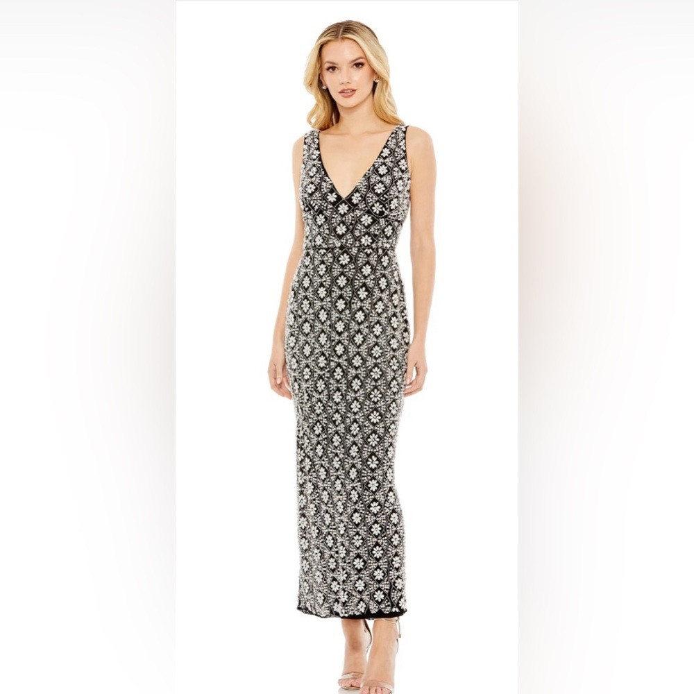 FULLY BEADED SLEEVELESS COLUMN DRESS Size 6 Color Black